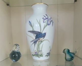 Vintage Franklin Limited Edition  Meadowland Bird Vase by Artist Basil Ede c1980's