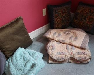 Quilts - Decor Pillows - Linens