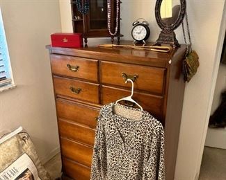 6-drawer chest, jewelry boxes, misc. decor.
