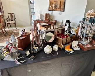 Vintage jewelry & collectibles