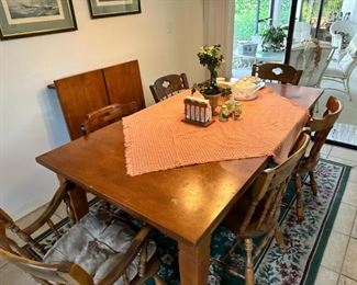 Kitchen table & 2 extensions, 4 chairs & 2 chairs, area rug, etc.