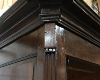 close up of corner and cornice piece. Not on site, must inquire to see in person please. Dimensions and price are listed in the first photo description.