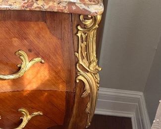 close up of edge detailing