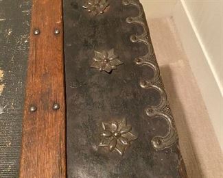 close up of the top detail