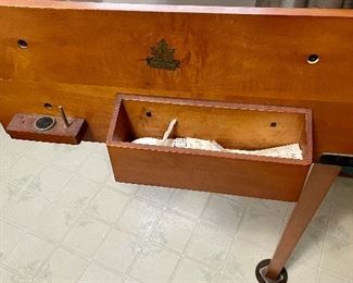 VINTAGE WHITE SEWING MACHINE W/CABINET and CHAIR