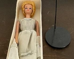 Vintage 1959 Barbie Doll w/Pedestal, No. 850