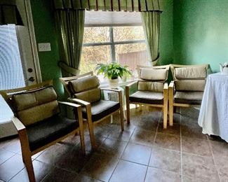 Set of 4 Wooden-StainedYard Chairs with Matching Cushions