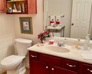 Bathroom Accessories & Linens