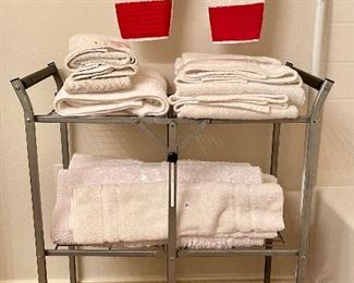 Bathroom Accessories & Linens