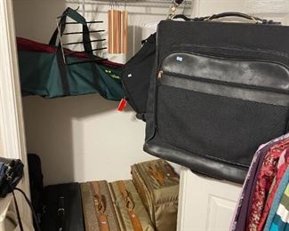 Luggage, suitcases, garment bags large totes