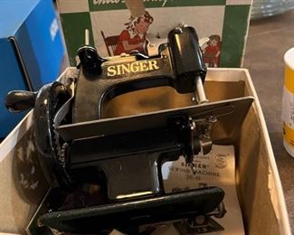 Singer Children's Sewing Machine - it works and is in box with instruction manual