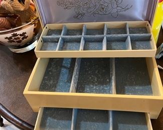 Lady Buxton jewelry box