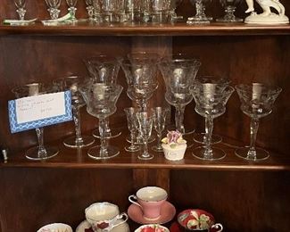 Wine glasses, glasses and tea cups