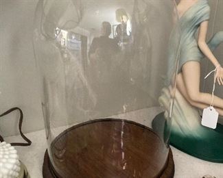 Cloche and Ispanky Statue