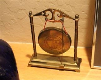 Miniature gong