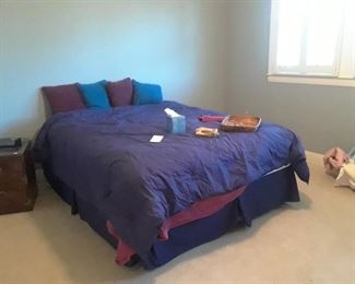 Queen bed $75