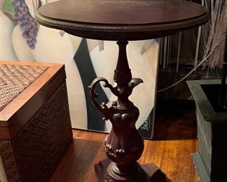 FURNITURE ACCENT PIECES