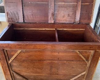 Divider inside chest 
