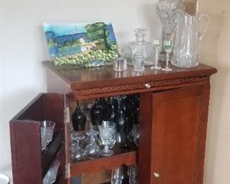 Bar/cocktail cabinet - sweet!