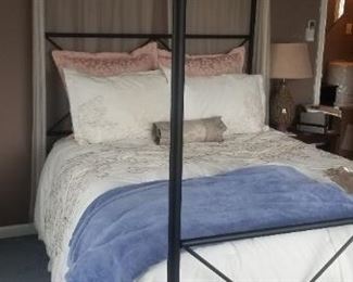 Metal 4-poster canopy bed - queen