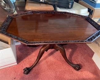 Antique “Pie Crust” Clawfoot Carved Table Set
Price is for all 4 pieces.
All in excellent condition.
2 tall side tables: 22” across x 27” tall
Coffee Table: 2’ x 34” x 18” tall
Long side table: 28” x 15” x 2’ tall
Must be able to move and load yourself.