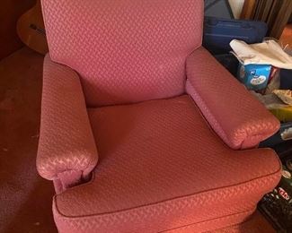 Vintage Pink Chair
Good condition.
35” across x 3’ deep x 17” tall to seat, 31” tall to back.
Must be able to move and load yourself
** We have the matching couch available as well.