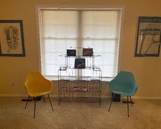 Living Room:  Two separately priced SAM AVEDON mid-century molded plastic chairs flank a vintage wire display rack which has several books with JAGUAR car themes.  (A third [tan] molded plastic chair is nearby.)  Some closer photos follow. 