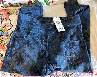 Size Large Hue Leggings New $10.00