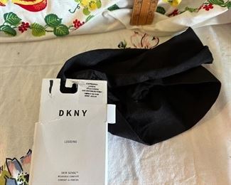 DKNY Compression Leggings Size Medium $8.00
