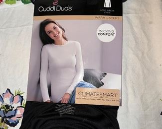 Size M Long Sleeve Crew $8.00 Cuddle Duds NEW