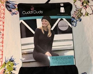 Size MED Long Sleeve Crew $8.00 Cuddle Duds NEW