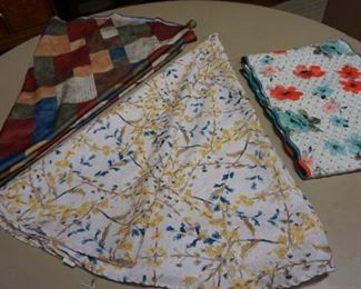 round tablecloths, table runner