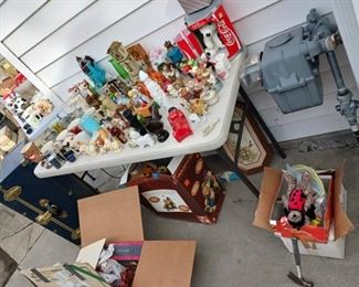 COCACOLA BRAND PLUSH COLLECTION POLAR BEAR HOLDING BOTTLE OF COKE WITH BOX 