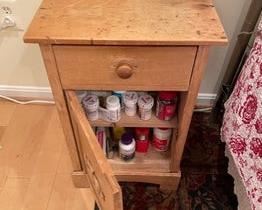 $200 USD      Pine French Country Nightstand LL127-1      Description: French country-style waxed pine nightstand. The piece has one drawer and a cabinet below that offers two levels for ample storage

Condition: Needs to be refinished.  See photos

Dimensions: 16 x 15 x 25"H

Local pick up Alexandria, VA.  Contact us for shipper suggestions.      https://goodbyhello.com/products/pair-of-oak-nightstands-ll?_pos=5&_sid=f0cdb1161&_ss=r