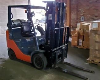 2012 Toyota LP Powered Forklift, Model 8FGCU25,, 389+ Hours Showing, 5000 Lbs Capacity