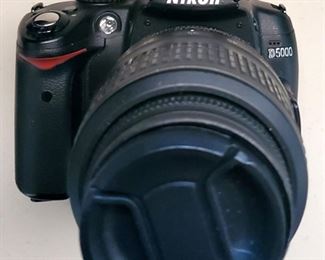 Nikon D5000 camera with bag and charger