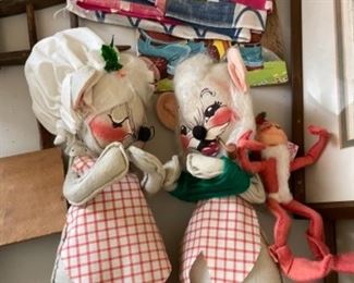 Vintage Annalee large Christmas mice. 