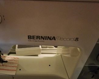 Bernina Record  930 Electronic sewing machine + accessories, hard case and manuals 