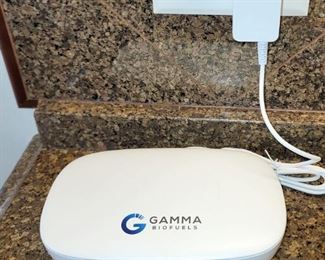 Cell phone charger/sanitizer