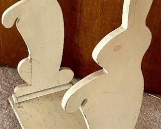 Antique cream, painted wood Childs, bunny shaped sides, quilt rack
 22w x 11.5d x 28H $25.