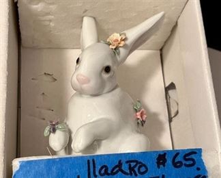 Lladro Sotting Bunny w/ Flowers Figurine w/ box $65