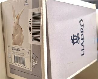 Lladro Sotting Bunny w/ Flowers Figurine w/ box $65