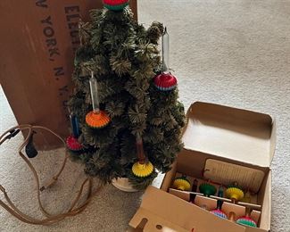 Vintage Noma Christmas tree with bubble lights! Includes extra bubble lights!