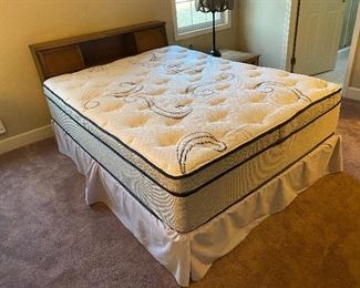 Bassett Mid Century Modern Queen Bed