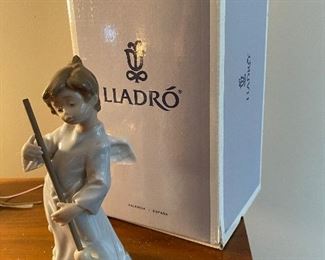 LLADRO Porcelain figurine "Sweep Away the Clouds"