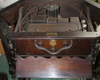 Vintage Radio in Kiel Table/Cabinet
