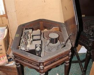 Vintage Radio in Kiel Table/Cabinet