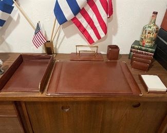 Another beautiful and brand new desk set