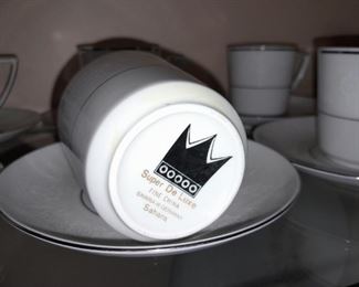 Super De Luxe "Sahara" China Set