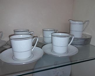 Super De Luxe "Sahara" China Set